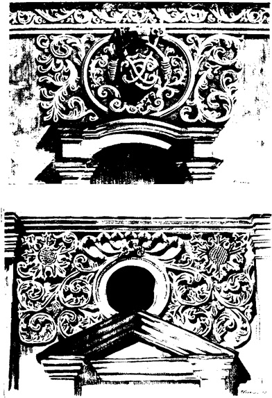 Лепной декор над порталом бурсы в Переяславе и окном Мгарского собора