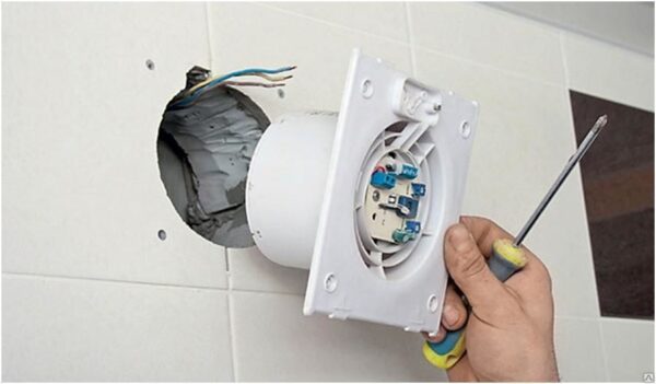 Преимущества и особенности выбора вентилятора для ванной комнаты