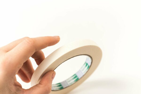 Роль бумажной малярной ленты в предотвращении загрязнений при ремонте и отделке